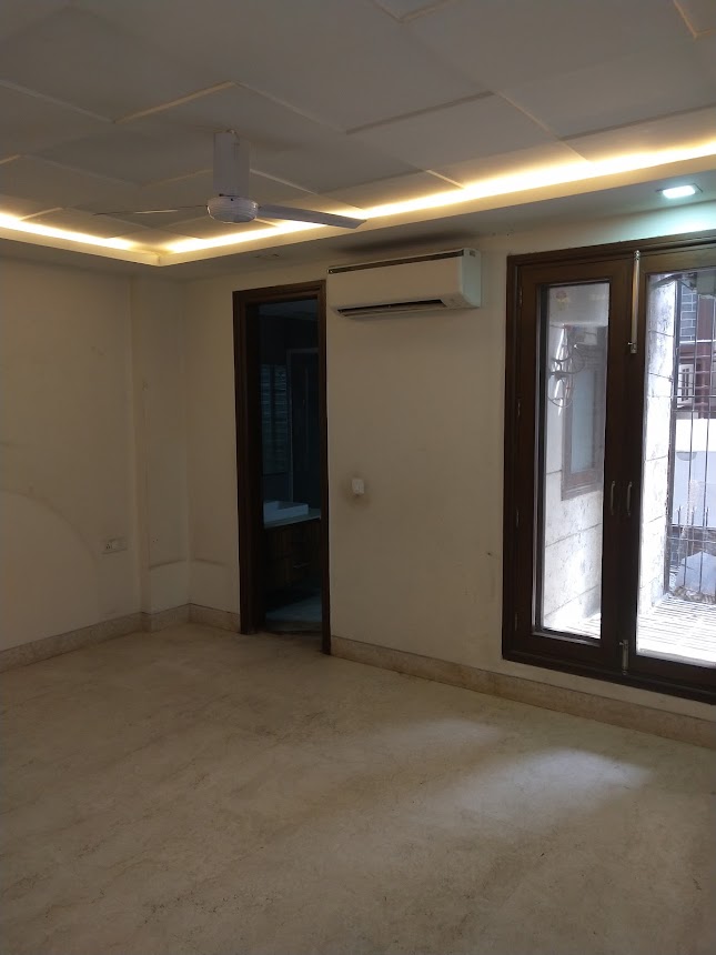 Builder Floor Available for Rent in Friends Colony West